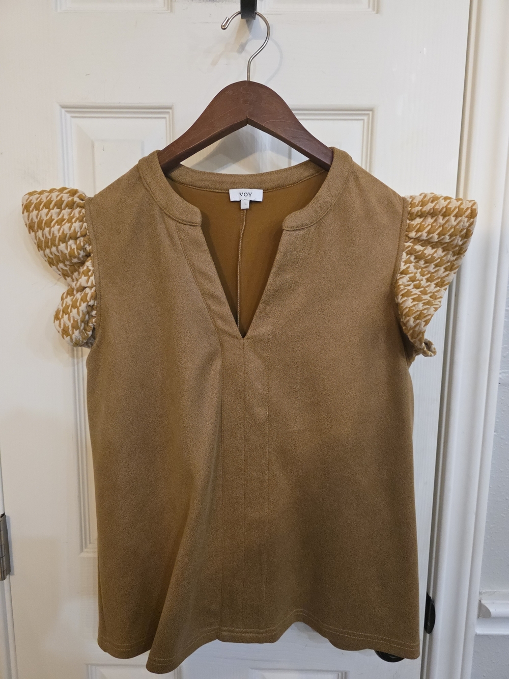 VOY Camel Puff-Sleeve V-Notch Blouse